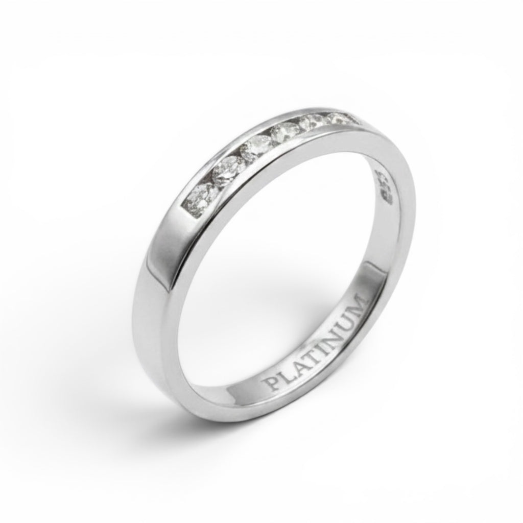 Medio cintillo de Platino con diamantes naturales VVS1