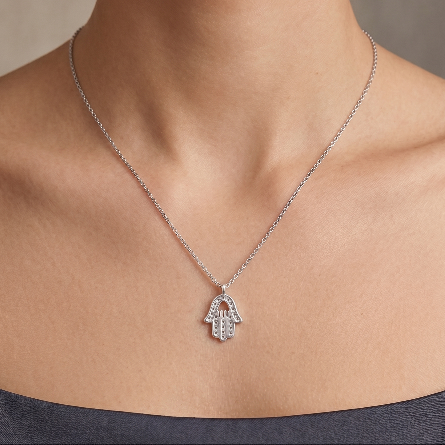 Collar Hamsa "Protección Radiante" – Plata 925 y Circones Premium