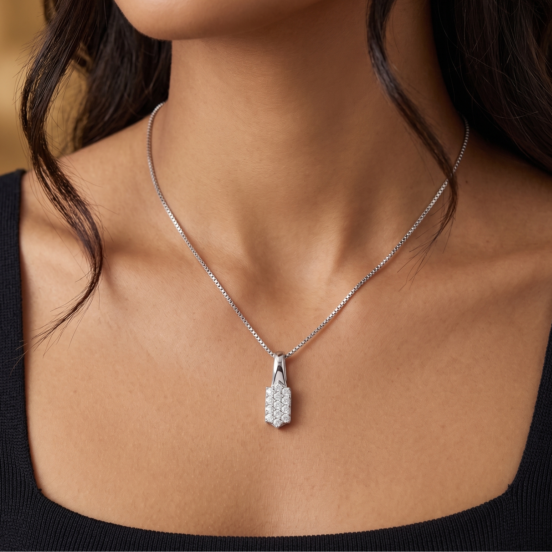 Collar "Luz Rectangular" – Plata 925 con Micro-Pavé de Circones