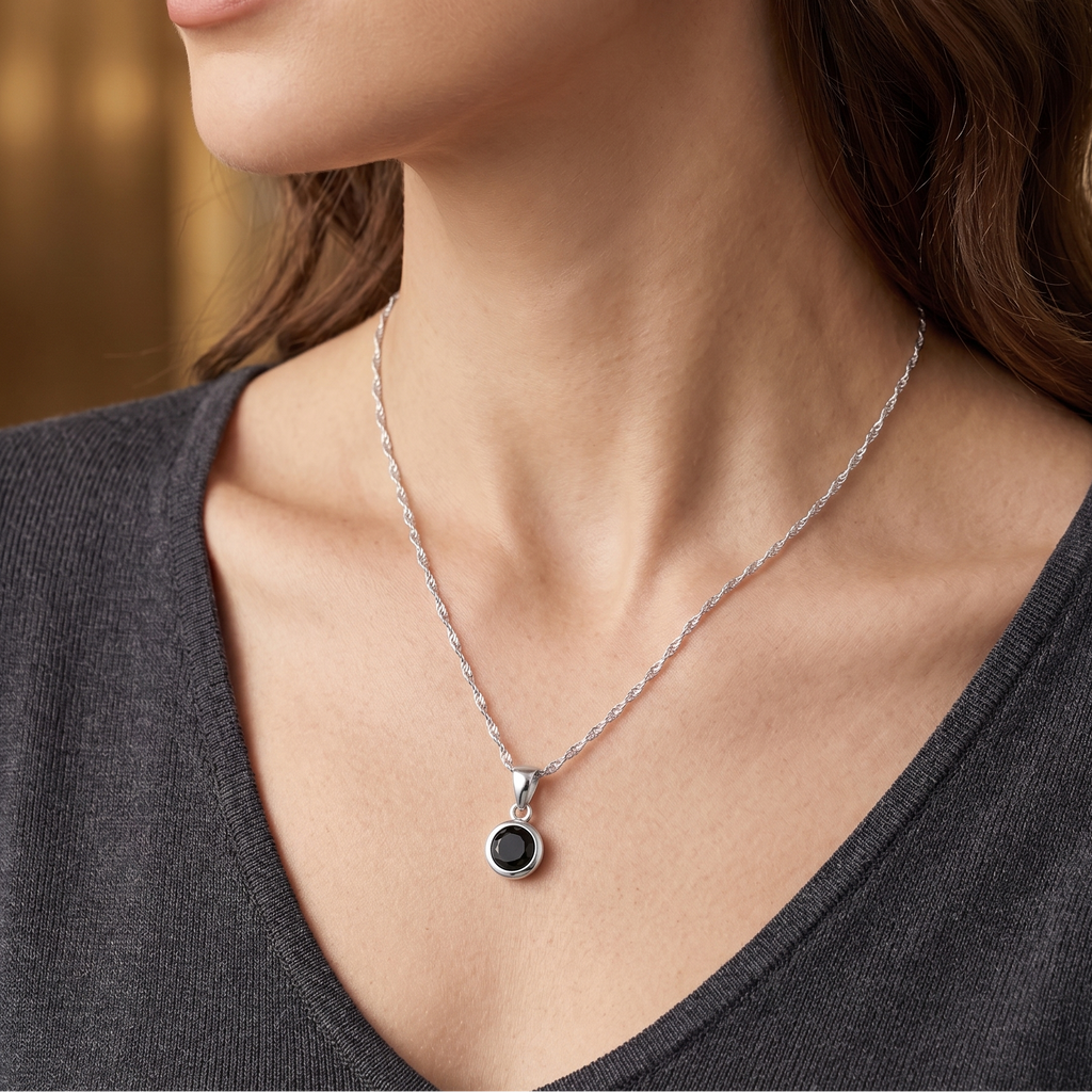 Collar "Punto de Luz Negro" – Plata 925 y Circón Onix Black